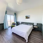 Avec Jardin Et Acces Direct Plage, Terrasse, 5 Chambres, 2 Salles D'eau, Wifi, Parking - Fr-1-361-132