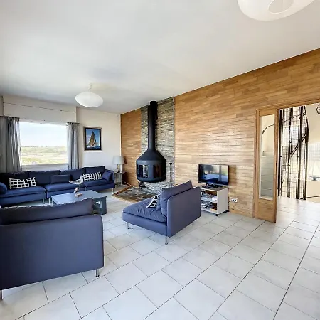 Holiday home Avec Jardin Et Acces Direct Plage, Terrasse, 5 Chambres, 2 Salles D'eau, Wifi, Parking - Fr-1-361-132 *