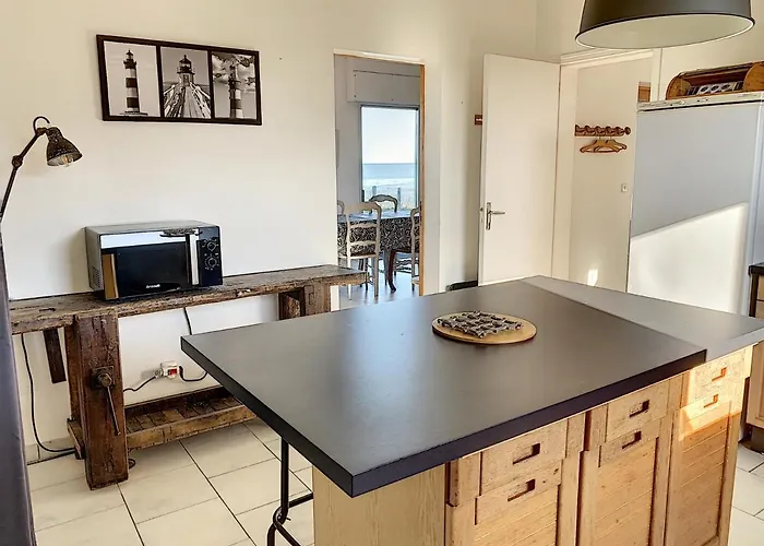 Avec Jardin Et Acces Direct Plage, Terrasse, 5 Chambres, 2 Salles D'eau, Wifi, Parking - Fr-1-361-132