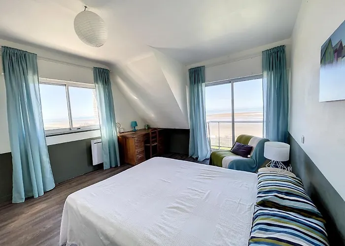 Avec Jardin Et Acces Direct Plage, Terrasse, 5 Chambres, 2 Salles D'eau, Wifi, Parking - Fr-1-361-132 *